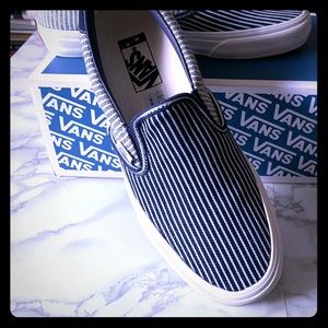 NWT Vans Men’s Size 9 Navy + White Stripes